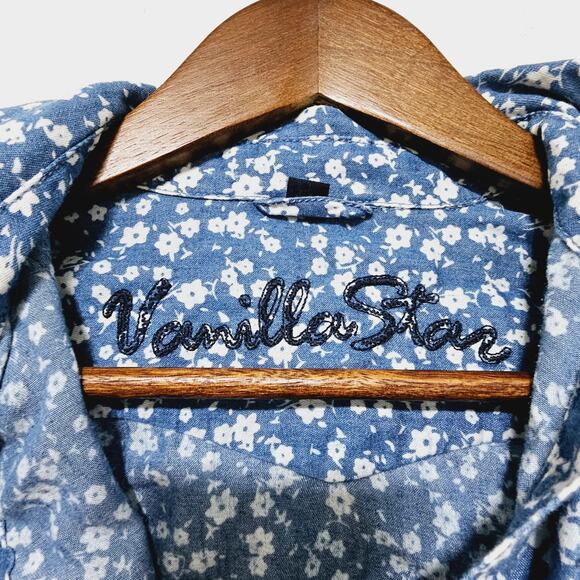 Vanilla Star Pearl Snap Button-Up Top Chambray Floral Size S NWT Cottage Country - Picture 5 of 10